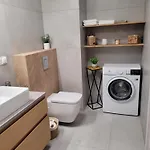 Wilda Corner Street View Apartment